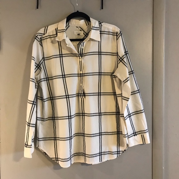 LOFT Tops - Ann Taylor LOFT black and white button down sz L